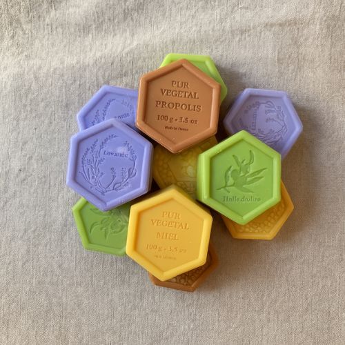 Plantaardige Honingzeep met Propolis, Lavendel, Stuifmeel of Olijfolie- Lekkerhoning.nl