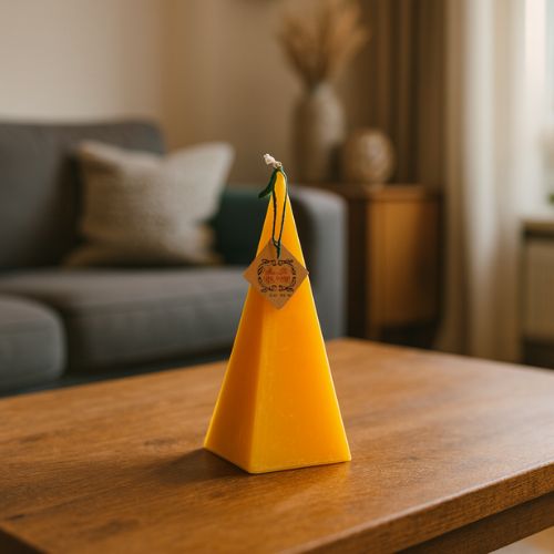 Pyramidekaars - 35 branduren- Lekkerhoning.nl