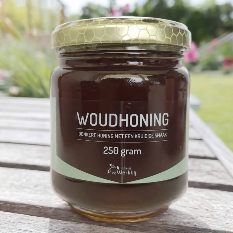 Woudhoning - Donkere honing met kruidige smaak- Lekkerhoning.nl