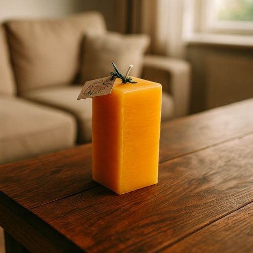 hoge block bijenwaskaars van 100% pure bijenwas - www.lekkerhoning.nl